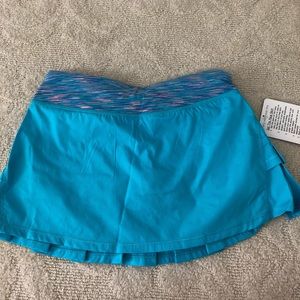 Girls lululemon set the pace skirt